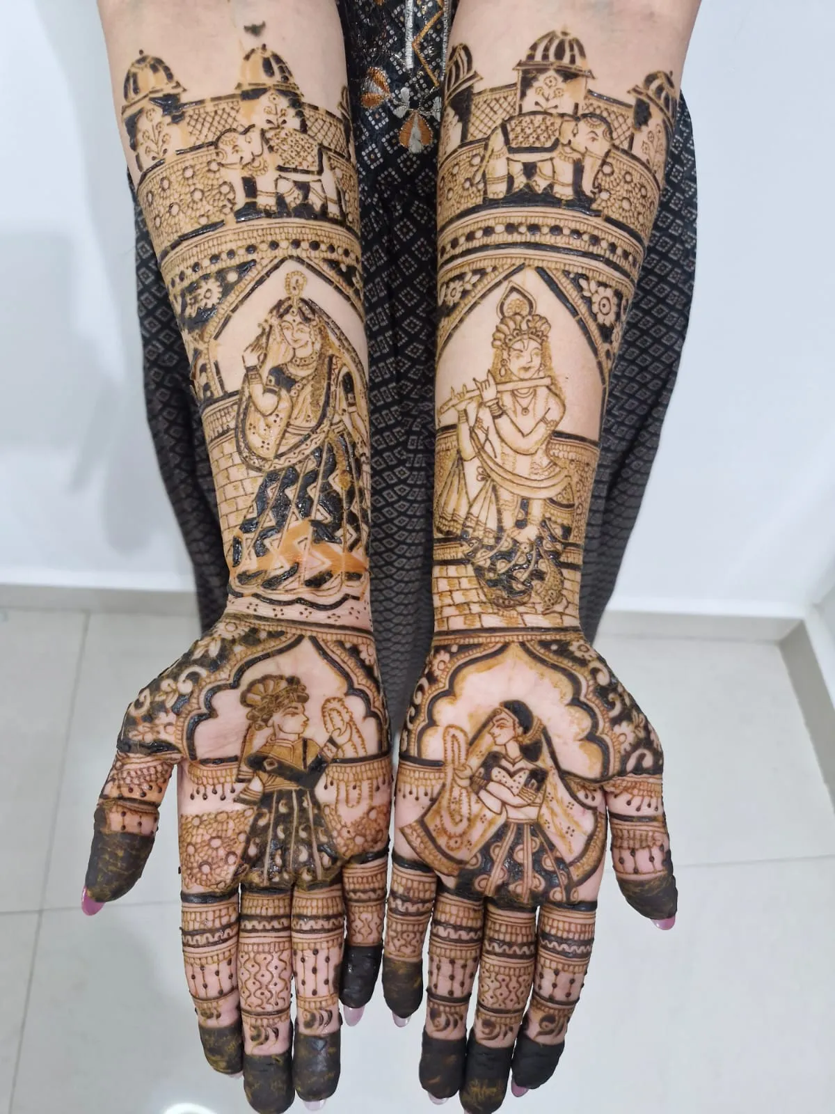 Intricate mhendi henna artwork in Vastral, Ahmedabad